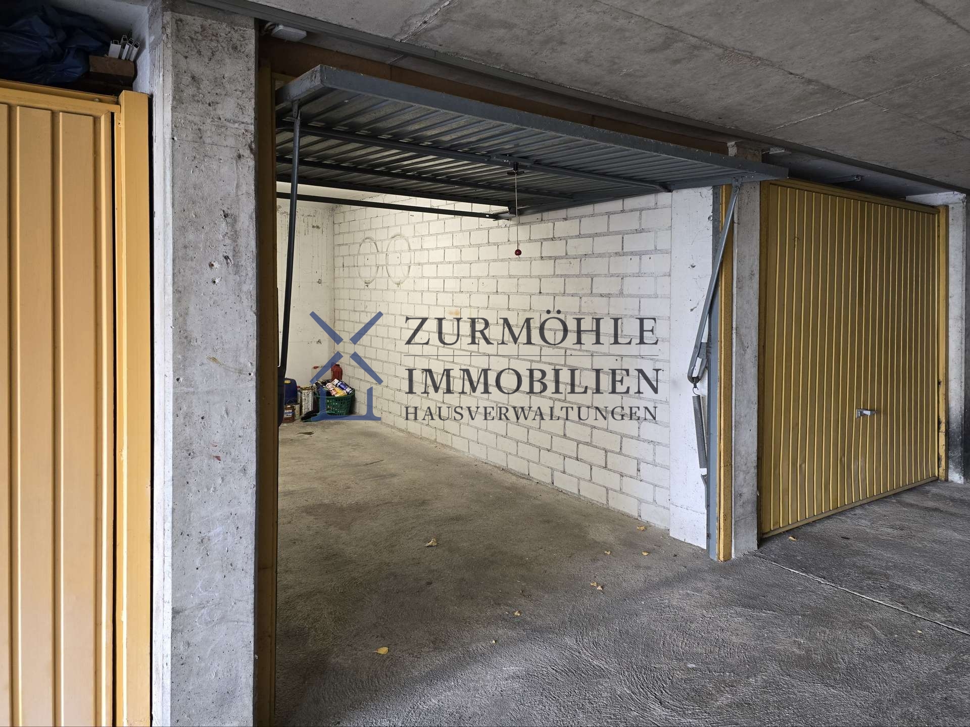 Große Garage